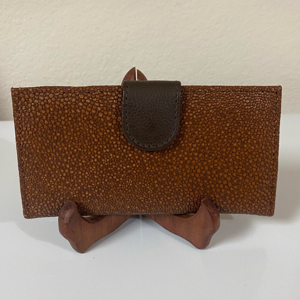 (074) NEW Genuine Pebble Leather women’s wallet with magnetic clasp